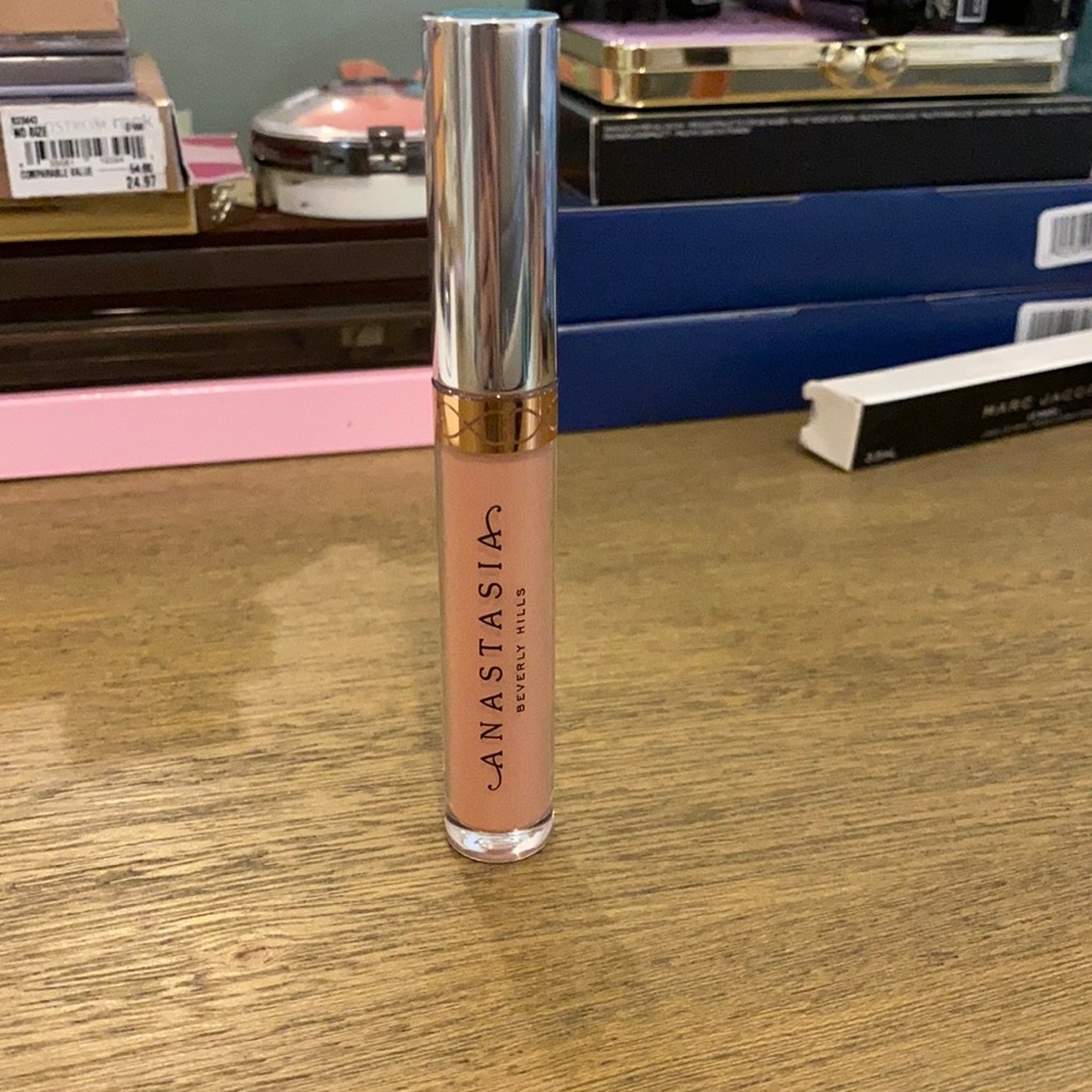 NEW, NEVER WORN!Anastasia Beverly Hills in Naked!